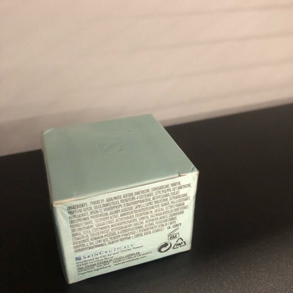 SkinCeuticals A.G.E. Eye Complex - Soft Blue Box - Picture 2 of 2